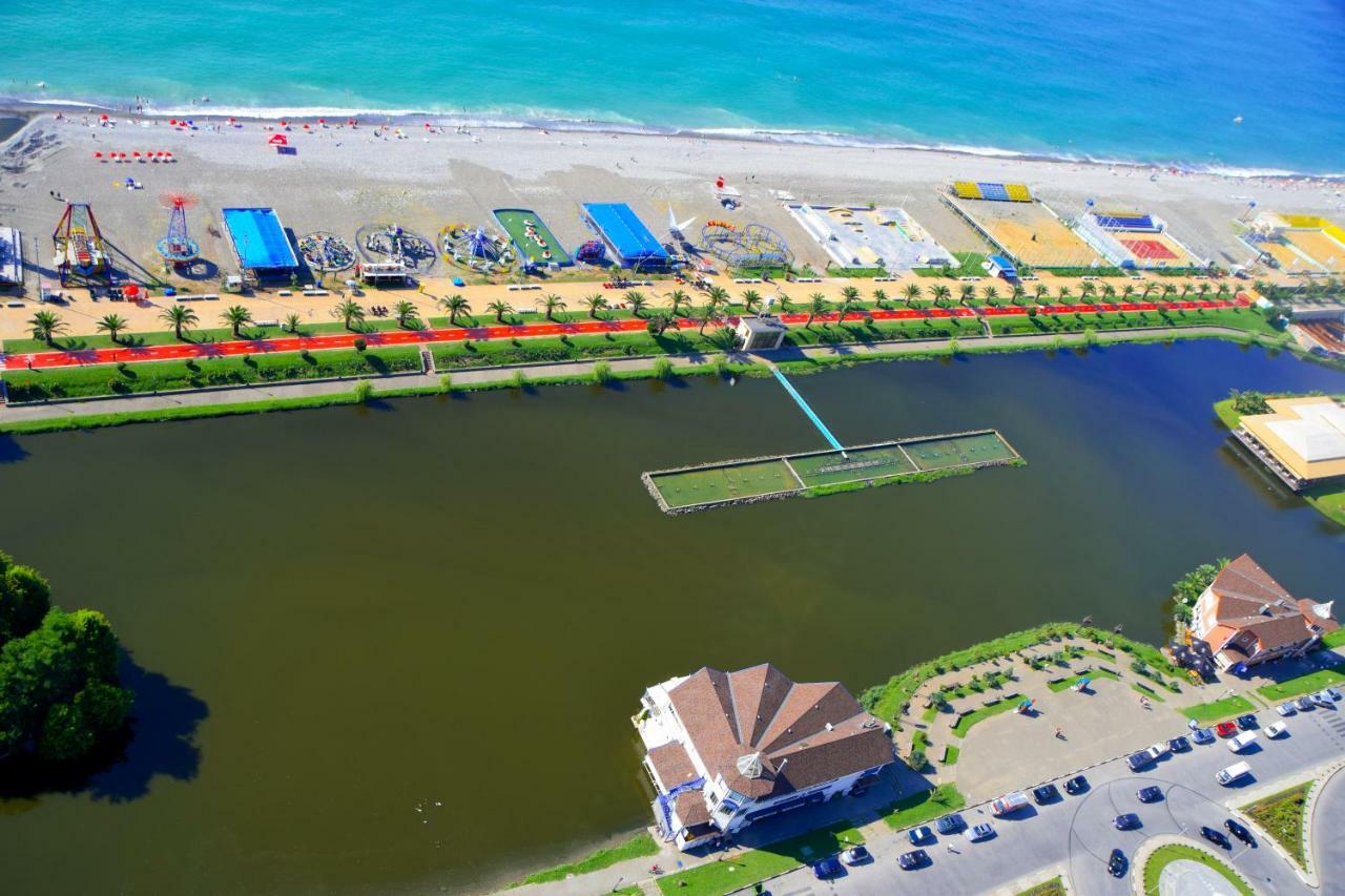 Sea View From The Clouds Aparthotel Batumi Exteriör bild
